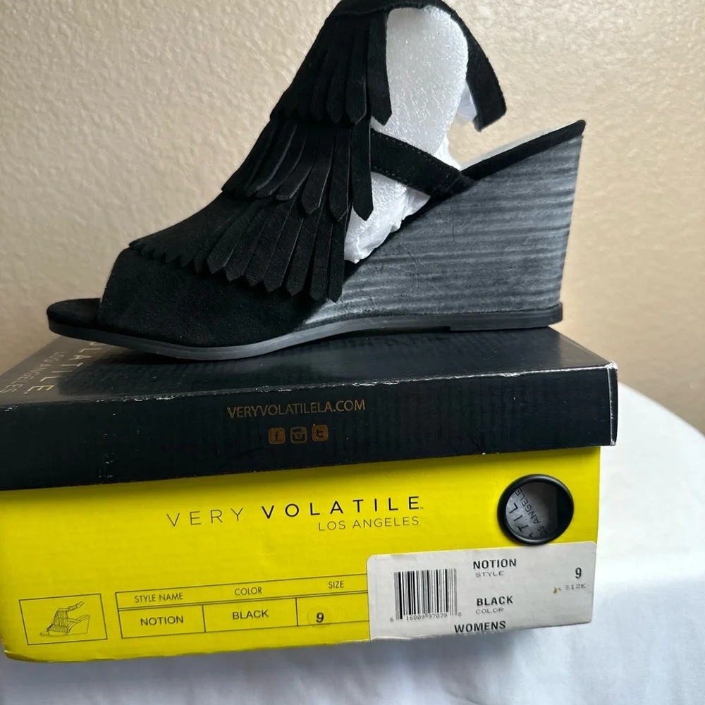 Very Volatile Notion Wedge Black‎ Sandal